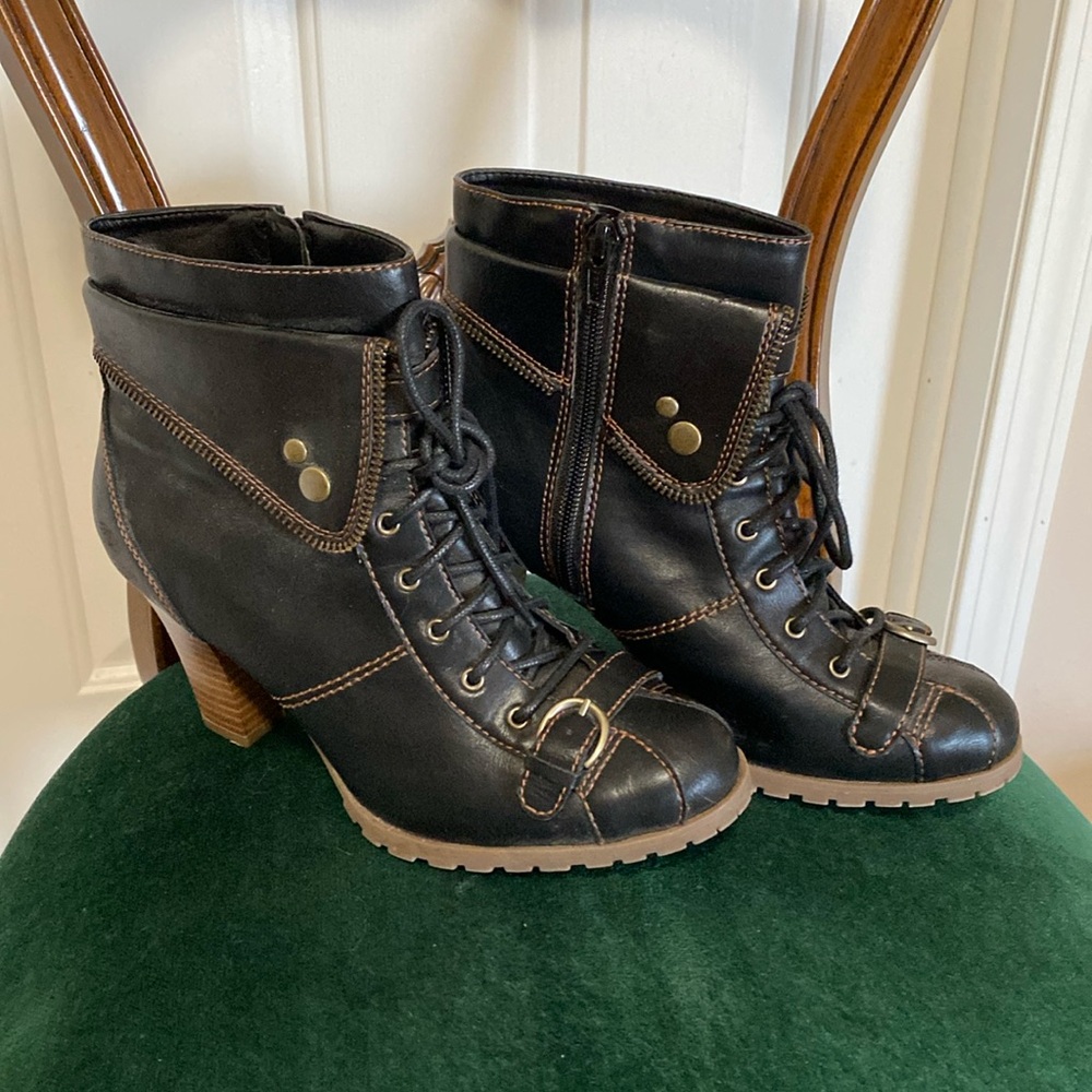 Ruff Hewn Hawthorn booties size 8